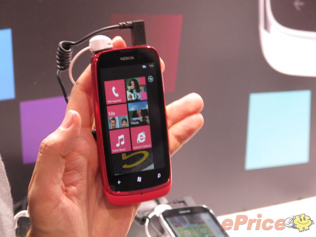 //timgm.eprice.com.hk/hk/mobile/img/2012-02/27/46352/keithyim_3_Nokia-Lumia-601_375ae99905cf281c3885a8a53f78f209.JPG