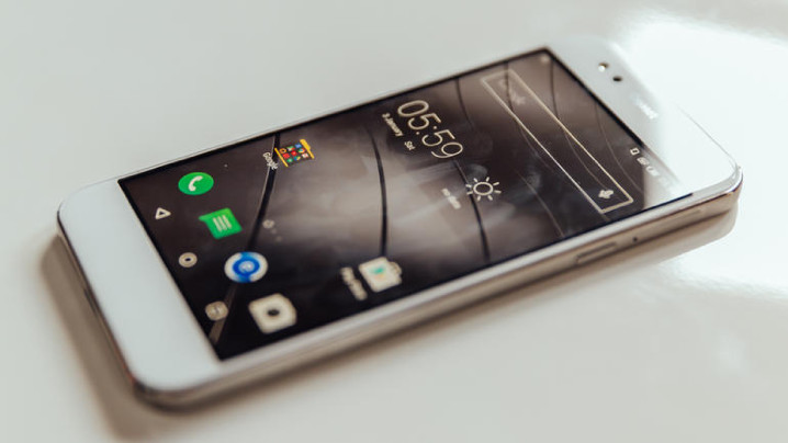 gigaset-me-mobile-phones-product-photos-2.jpg //timgm.eprice.com.hk/hk/mobile/img/2016-03/04/204812/lawrencelaw_1_4247_b4778467d1687c43f084e34e8c69981a.jpg