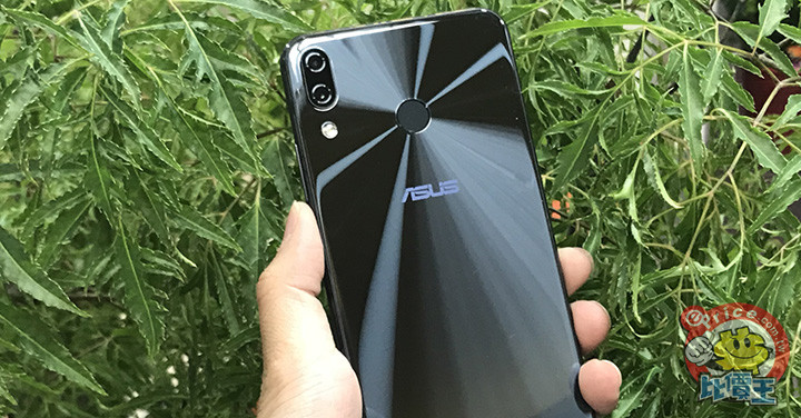 為何沒防水?為何採用瀏海螢幕?ZenFone alt= 為何沒防水?為何採用瀏海螢幕?ZenFone border=
