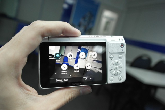 ​小巧 Samsung NX Mini F1 換鏡相機外洩  或採用 Tizen 系統
