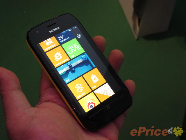 //timgm.eprice.com.hk/hk/mobile/img/2011-11/19/44730/eprice_edit_3_Nokia-Lumia-800_9deb3e608b6f48ac8b08b269a40a8e32.JPG