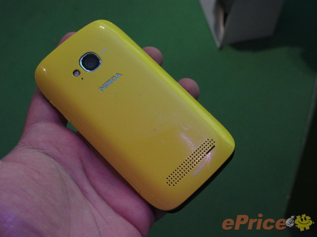 //timgm.eprice.com.hk/hk/mobile/img/2011-11/19/44730/eprice_edit_3_Nokia-Lumia-800_c12dd4cda8d72e0f379e8d747e73b8c6.JPG