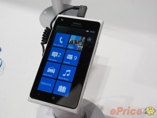 //timgm.eprice.com.hk/hk/mobile/img/2012-02/27/46352/keithyim_3_Nokia-Lumia-601_13b692af260d67239cafea39a842270f.JPG