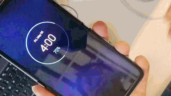 Moto RAZR 3 定價曝光：貼近 Galaxy Z Flip3