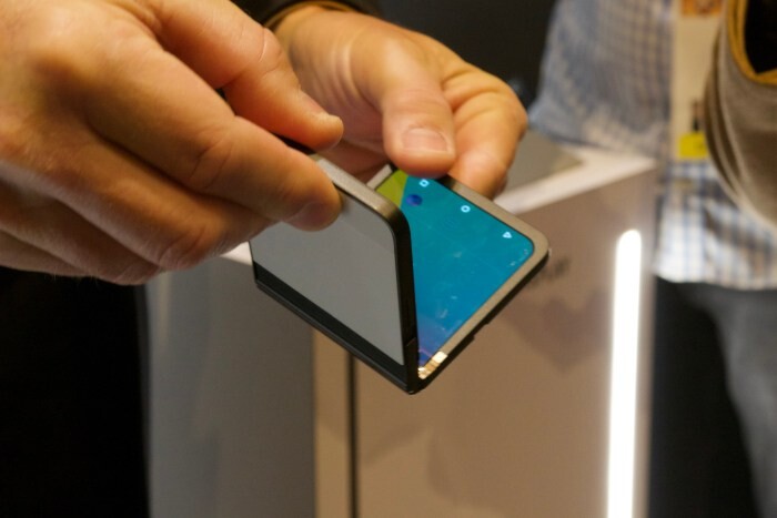 samsung-display-in-and-out-folding-phone-3.jpg