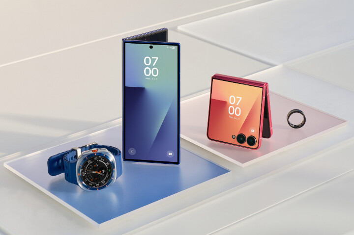 025-eco-galaxy-zflip7-coralred-zfold7-blueshadow-watch-ultra-titaniumblue-ring-titaniumblack.jpg