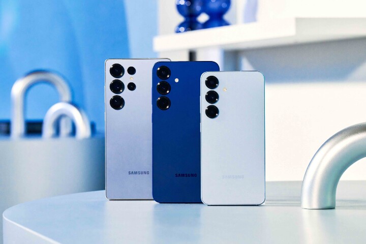 008-family-galaxy-s25ultra-titaniumsilverblue-s25plus-navy-s25-icyblue.jpg 008-family-galaxy-s25ultra-titaniumsilverblue-s25plus-navy-s25-icyblue.jpg
