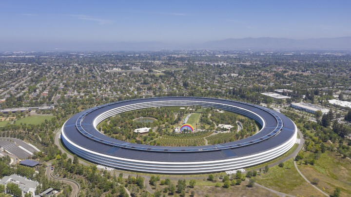 Apple_park_cupertino_2019.jpg Apple_park_cupertino_2019.jpg