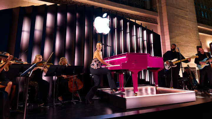 Apple-50-year-anniversary-New-York-Alicia-Keys-01_Full-Bleed-Image.jpg.xlarge_2x.jpg Apple-50-year-anniversary-New-York-Alicia-Keys-01_Full-Bleed-Image.jpg.xlarge_2x.jpg