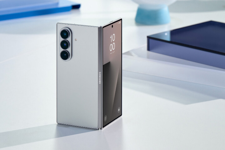 004-product-galaxy-zfold7-silvershadow.jpg