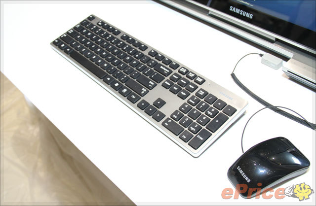 纖薄觸控螢幕　Samsung Series 7 All-in-one PC