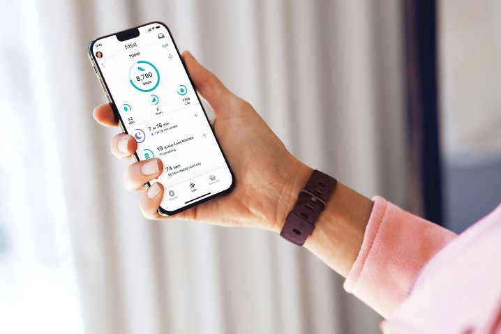 Fitbit Charge 4 發表   新增 GPS 但手環支付香港繼續冇份