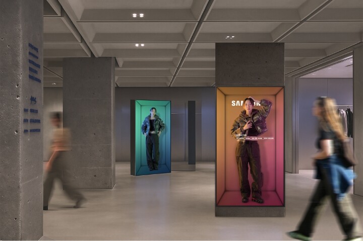 Samsung 85-inch 3D Spatial Signage.jpg