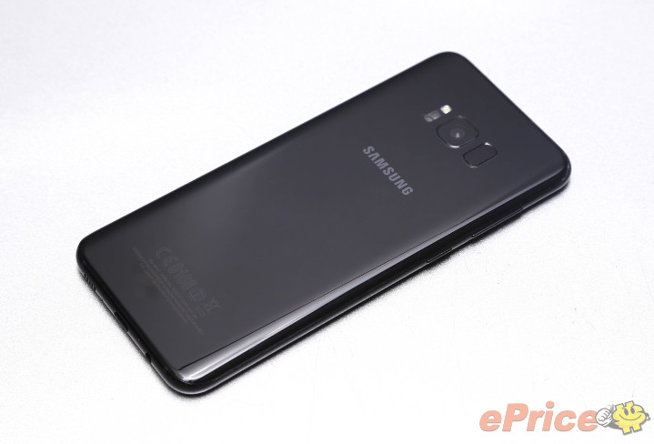 三星 Galaxy S8+ 晶墨黑外觀寫真、S7 Edge 同台比拚電力 三星 Galaxy S8+ 晶墨黑外觀寫真、S7 Edge 同台比拚電力