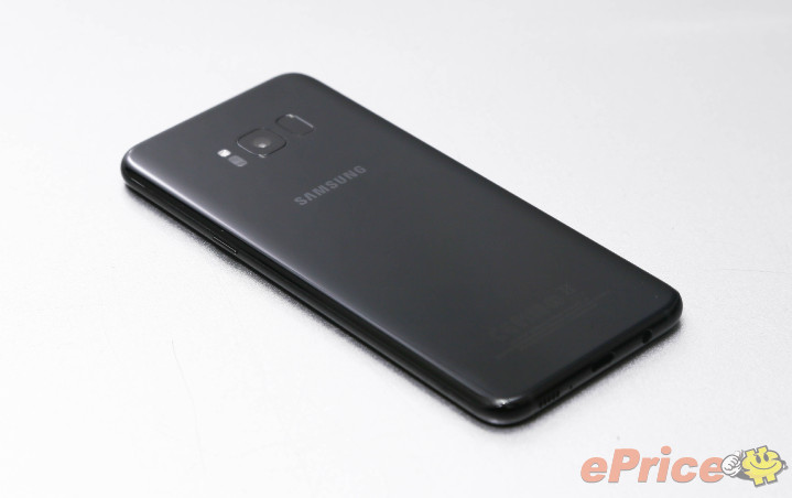 三星 Galaxy S8+ 晶墨黑外觀寫真、S7 Edge 同台比拚電力 三星 Galaxy S8+ 晶墨黑外觀寫真、S7 Edge 同台比拚電力