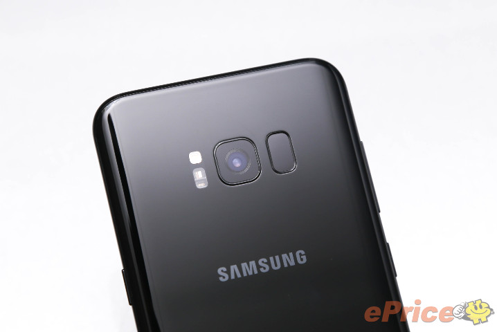 三星 Galaxy S8+ 晶墨黑外觀寫真、S7 Edge 同台比拚電力 三星 Galaxy S8+ 晶墨黑外觀寫真、S7 Edge 同台比拚電力