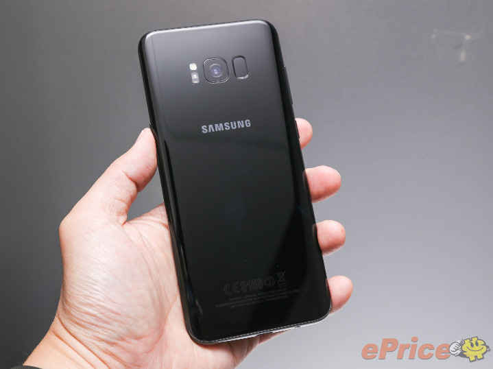 三星 Galaxy S8+ 晶墨黑外觀寫真、S7 Edge 同台比拚電力 三星 Galaxy S8+ 晶墨黑外觀寫真、S7 Edge 同台比拚電力