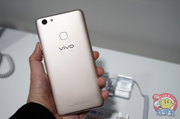 前鏡頭 2400 萬:vivo V7、V7+ 雙機在台正式發表 前鏡頭 2400 萬:vivo V7、V7+ 雙機在台正式發表