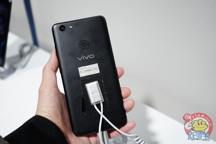 前鏡頭 2400 萬:vivo V7、V7+ 雙機在台正式發表 前鏡頭 2400 萬:vivo V7、V7+ 雙機在台正式發表