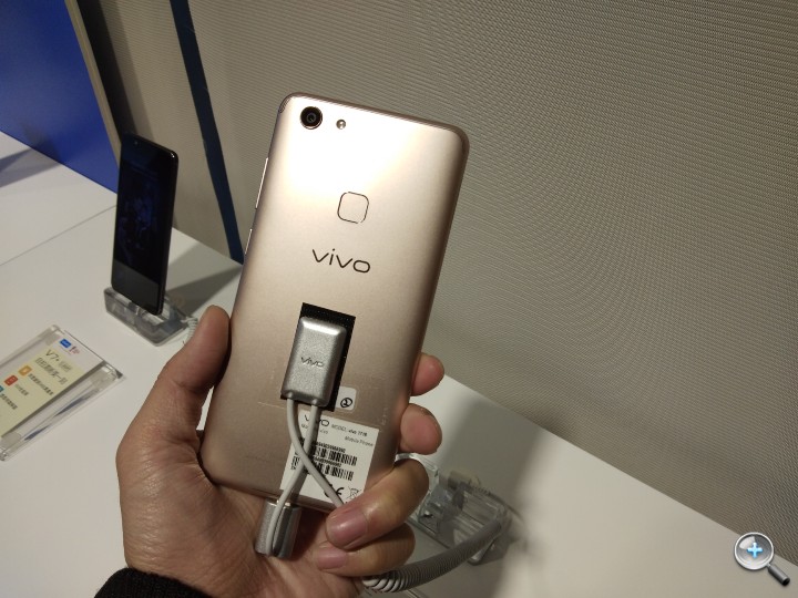 前鏡頭 2400 萬:vivo V7、V7+ 雙機在台正式發表 前鏡頭 2400 萬:vivo V7、V7+ 雙機在台正式發表