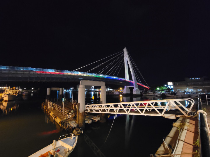 01-S21 Ultra 超廣角夜拍.jpg