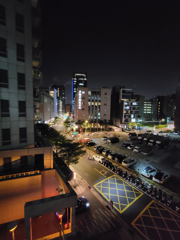 01-S21 Ultra 超廣角夜拍.jpg