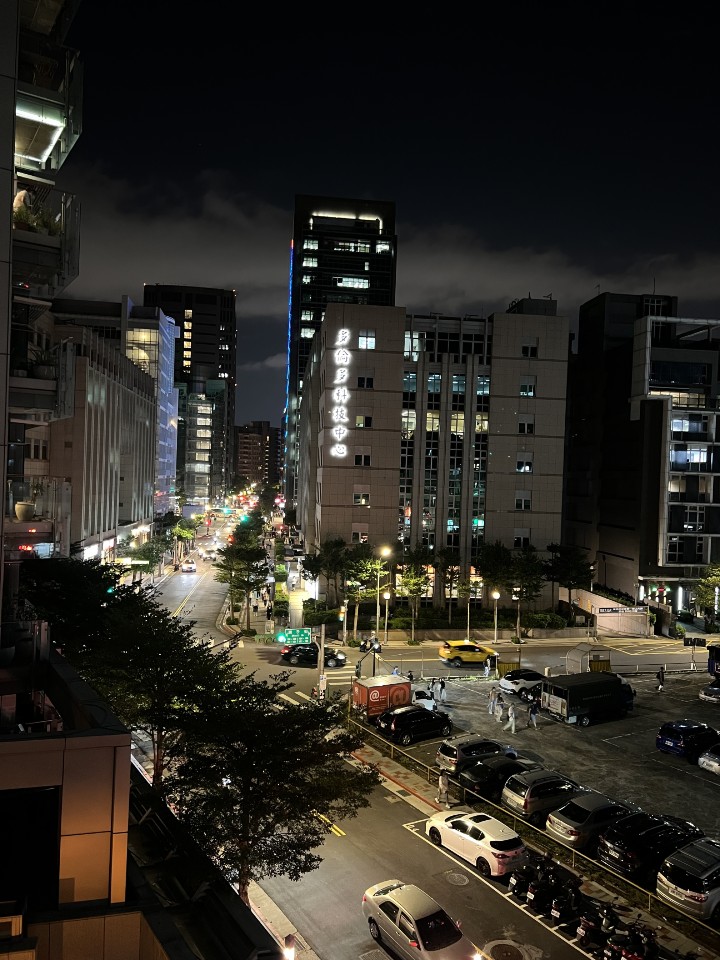 02-iPhone 13 Pro Max 1X夜拍.JPG