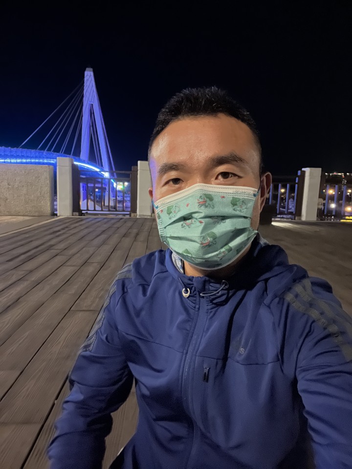 iPhone 13 Pro Max 自拍夜景模式